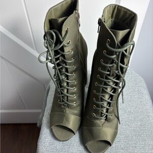 Liliana Vanguard Peep Toe Olive Lace-Up Heel 4 1/2 Boots Size 10
